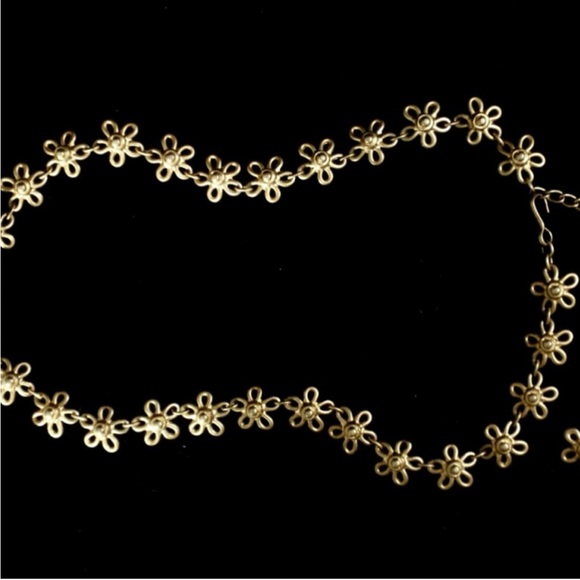 Vintage matte gold metal daisy belt - Picture 2 of 4